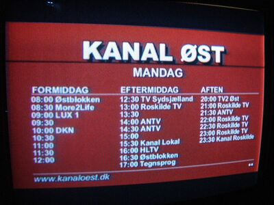 2011_04_20_HWI1_004.JPG
Regional-TV "Kanal Øst" (Programmschema für Montag), DIGI TV 1 Øst, SFN Nakskov/Vordingborg, K58. Üblicherweise teilen sich seit der DVB-T-Einführung am 01.11.2009 in Dänemark mehrere lokale kleinere TV-Anbieter die Sendezeit in diesen "Regional-TV"'s
Schlüsselwörter: TV Tropo Überreichweite DVB-T Dänemark Danmark DIGI 1 Regional-TV Øst