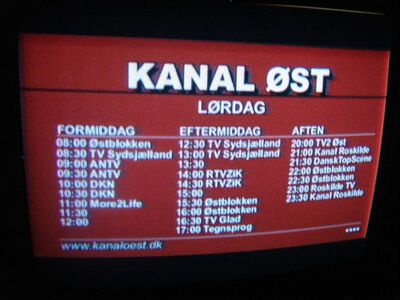 2011_04_20_HWI1_006.JPG
Regional-TV "Kanal Øst" (Programmschema für Samstag). Kanal Øst zeigt während der Nachtlücke die Zeitpartagierung für jeden Wochentag an.
Schlüsselwörter: TV Tropo Überreichweite DVB-T Dänemark Danmark DIGI 1 Regional-TV Øst time sharing Zeitpartagierung