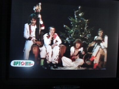 2013_12_12_HWI1_004.JPG
Wie schon im letzten Jahr: Von Ende November bis Neujahr läuft auf deisem Kanal wieder der Weihnachts-Videoklipkanal "Uptown XMAS" ... 
Schlüsselwörter: TV Tropo Überreichweite UHF DVB-T DTT digital Dänemark Danmark UHF Boxer Mux 4 Infokanal Uptown XMAS FTA