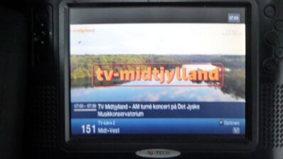 2021_09_03_HWI1_022.JPG
Sendesamvirket "Kanal Midt/Vest" mit Sendebeginn von "TV-Midtjylland", DR Mux Midt/Vest, SFN Viborg/Skive, K38
Schlüsselwörter: TV Tropo Überreichweite UHF DVB-T2 DTT digital Dänemark Danmark MPEG-4 FTA Sendesamvirket Midt/Vest DR Mux Midt Vest Viborg Skive K38