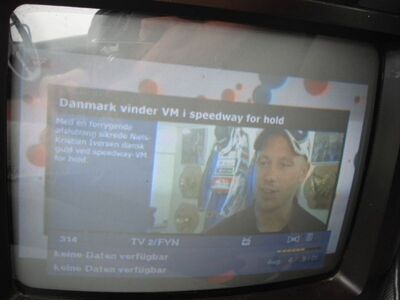 2014_08_04_PCH1_010.JPG
"TV2/Fyn" (TV2 Regional Fyn), DIGI TV 1 Fyn, SFN Svendborg/Tommerup, K25. Kommt in den Ruhner Bergen selten an und muss sich auf K25 gegen RTL, Berlin durchsetzen
Schlüsselwörter: TV DX Tropo Überreichweite DVB-T DTT digital UHF Dänemark Danmark TV2 Regional DIGI TV1 Fyn Svendborg Tommerup K25