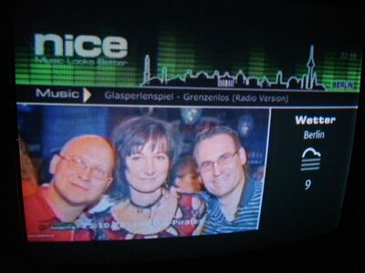 2014_10_31_PCH2_001.JPG
"Nice", ein sog. "Visual Radio", d.h. Radio mit visuellen Begleitinfos (Wetter, nachrichten, Foto der Band, welche gerade zu hören ist). Ist im MABB Mux 3 auf K39 (SFN Berlin) als TV-Programm gekennzeichnet.
Schlüsselwörter: TV DX Tropo Überreichweite DVB-T DTT digital UHF nice Visual radio MABB Mux3 Berlin K39