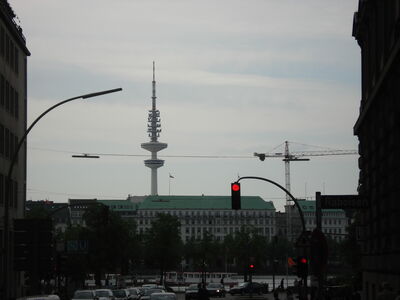 Heinrich-Hertz-Turm Hamburg, September 2009
Blick vom Hamburger Stadzentrum aus auf den Heinrich-Hertz-Turm. Aufgenommen am 23. September 2009
Schlüsselwörter: Heinrich-Hertz-Turm Hamburg September 2009