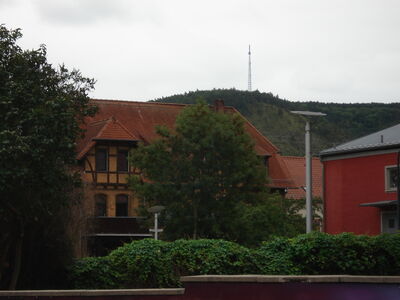 Jena (Kernberge), September 2013
Blick von der Jenaer Innenstadt zum Sendemast auf den Kernbergen. Aufnahme vom 15.09.2013
Schlüsselwörter: Jena Kernberge DVB-T September 2013