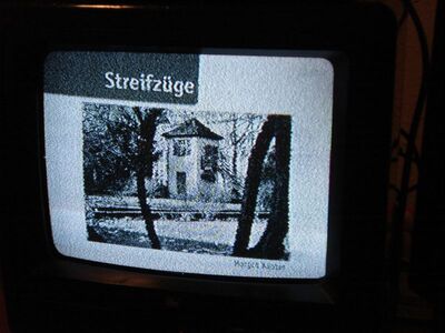 2007_10_02_Jena_001.jpg
jena.tv auf UHF K68. Ungewöhnlich ist nicht nur der Kanal, sondern ebenfalls die vertikale Polarisation. Unbekannter QTH. Vermutlich terrestrische Kabelzuführung. Empfangen im Hotel nahe des Jenaer Westbahnhofes
Schlüsselwörter: TV analog analogue jena.tv K68 Jena Richtfunk